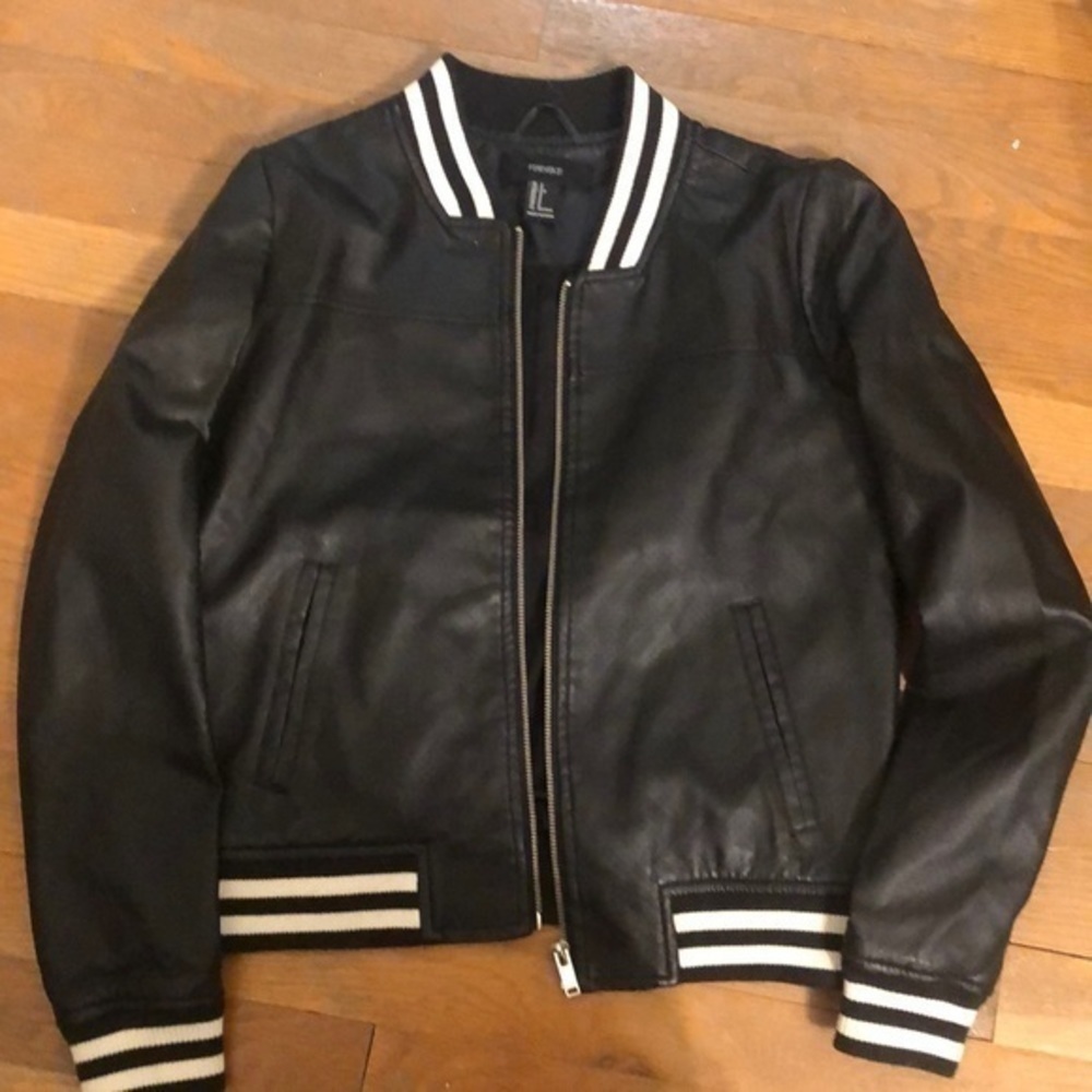 Forever 21 cropped Black Faux Perforated Leather Jacket size small - Picture 2 of 9